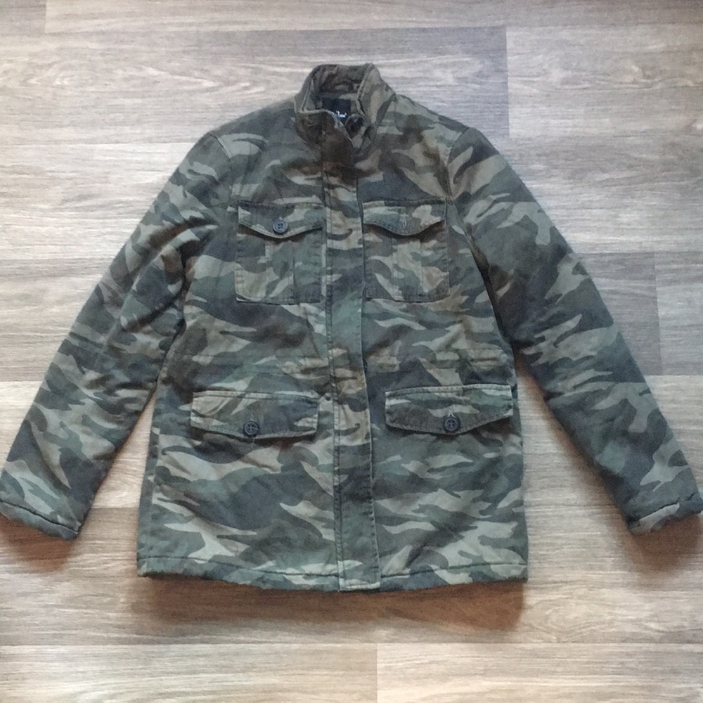 Me Jane Quilted Camo Print Bomber Jacket - Size Women’s Junior Medium